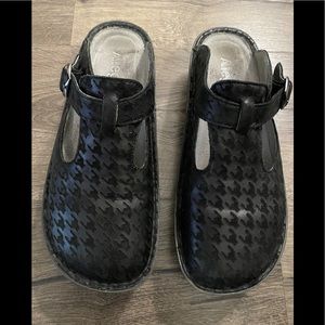 Allegria Women’s Classic Clog Houndstooth